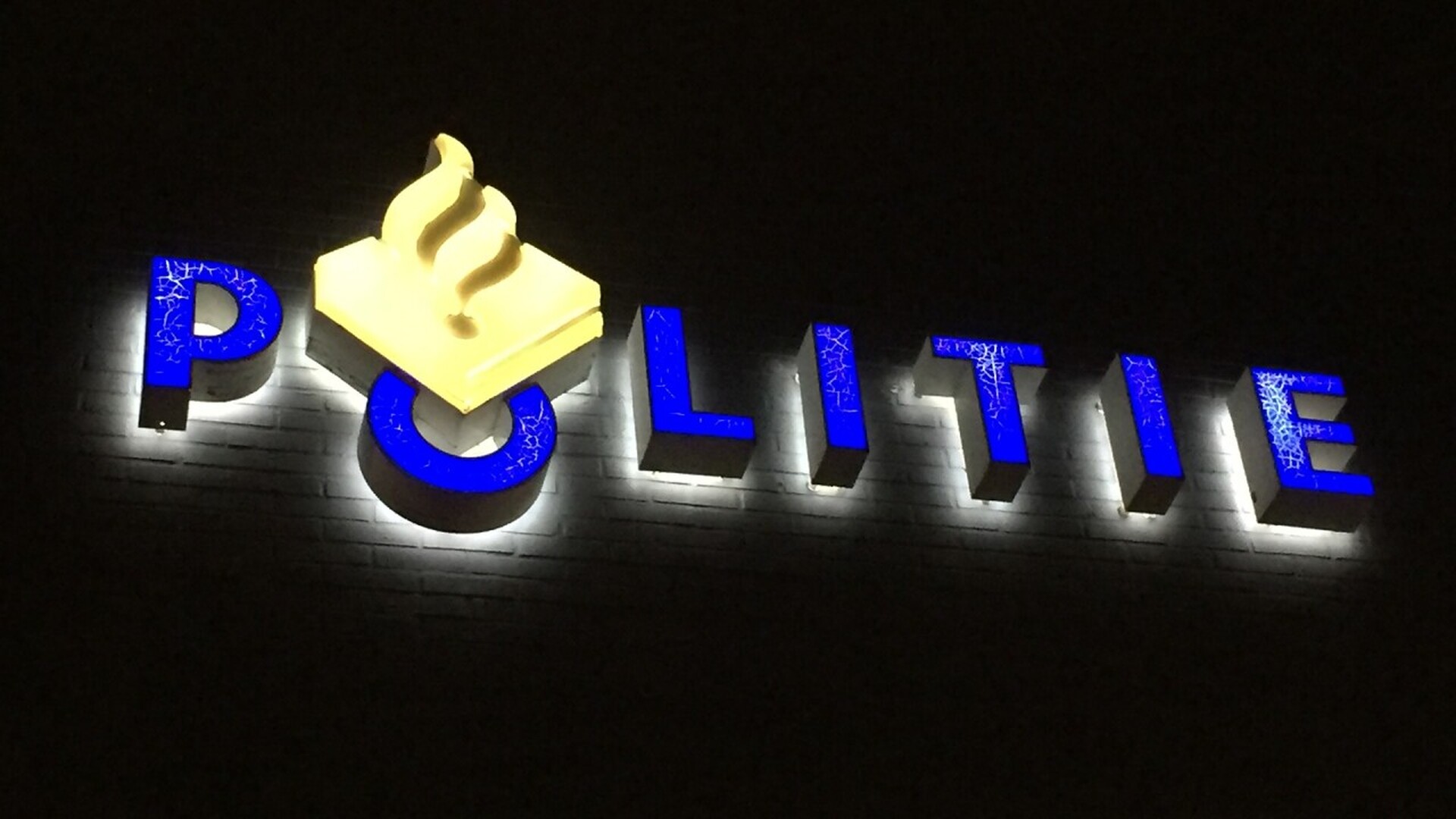 Foto: Politie bord nacht.jpg